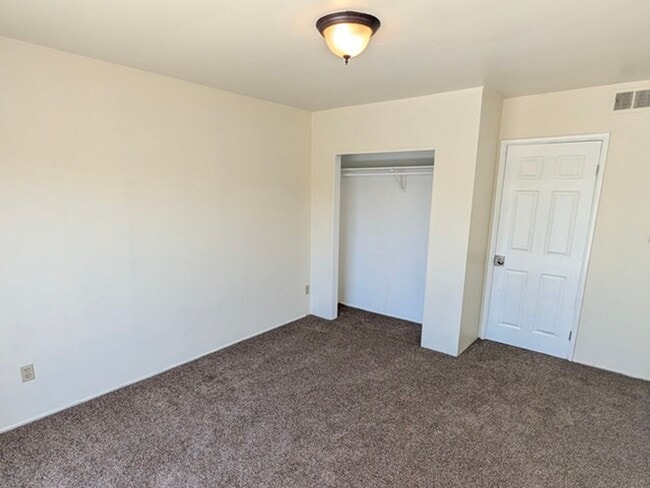 Building Photo - 5209 Hewlett Dr
