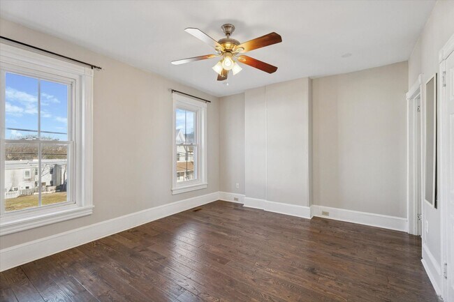Building Photo - Stylish Phoenixville Rowhome with Exposed Brick, High Ceilings & Central Air