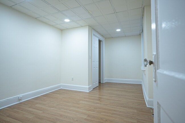 Building Photo - 218 Broad Ave