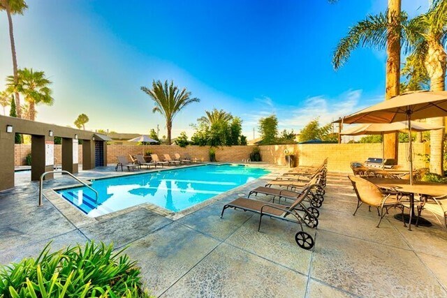 Building Photo - 420 Lake St