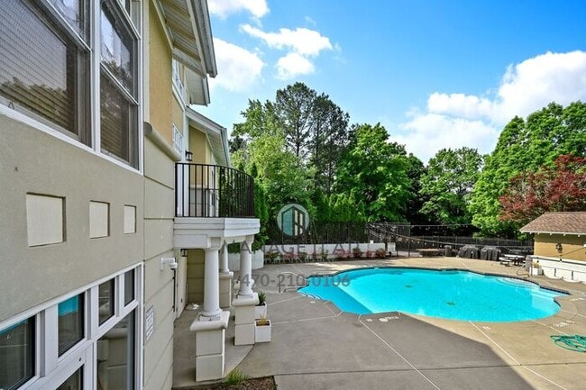 Building Photo - Elegant 2 Bedroom Condo in Buckhead. Gated...