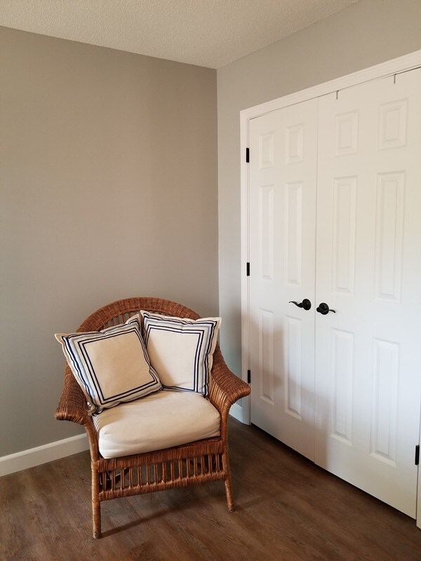 Building Photo - 2000 Ridgewood Dr