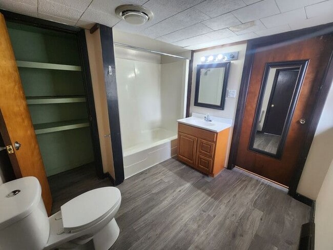 Building Photo - 2 Bedroom House in Newport, IN