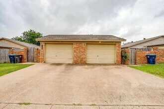 Building Photo - Charming 3 Bedroom Home with 2 Full Baths