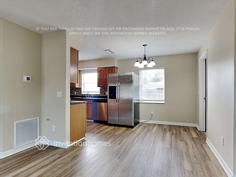 Building Photo - 320 Roosevelt Square