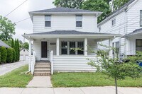 Building Photo - 945 Woodlawn Ave