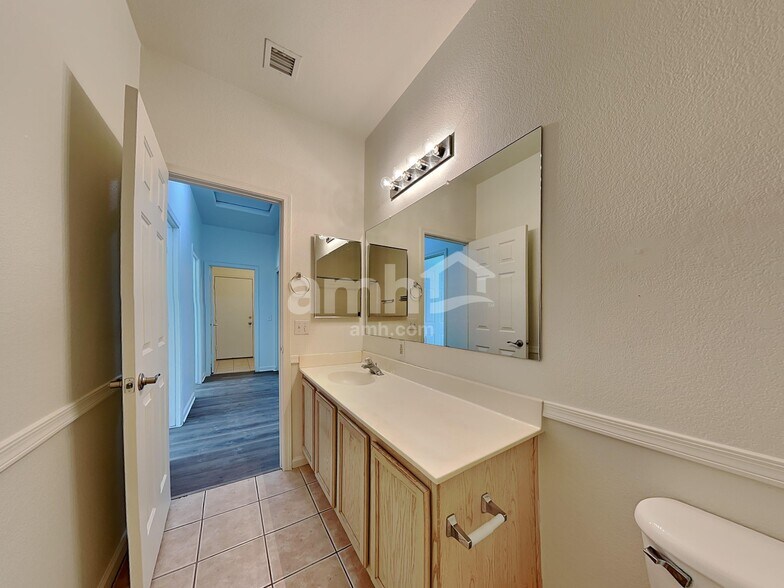 Building Photo - 2541 E La Costa Dr