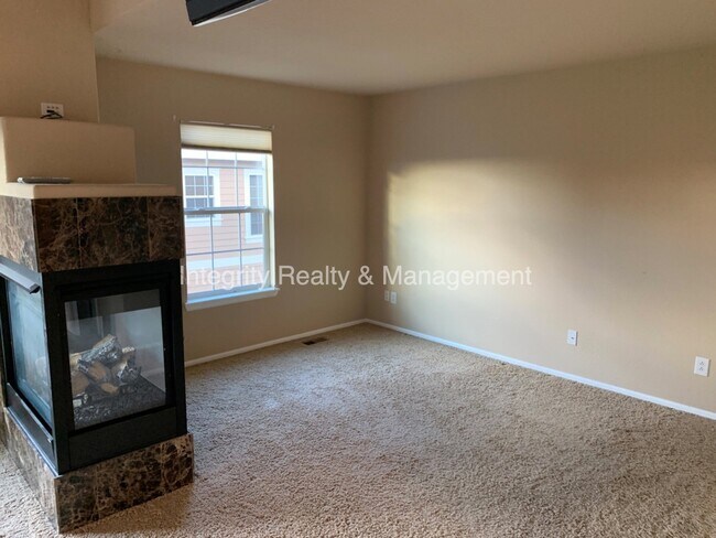 Building Photo - 552 Hanging Rock Pl