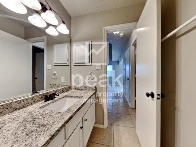 Building Photo - $1799! Beautiful 3Bed/2Bath home! Tour and...