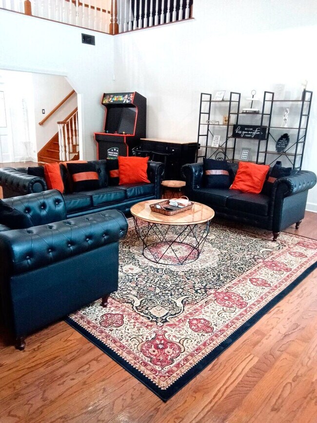 Building Photo - 29 Dean Rd SE