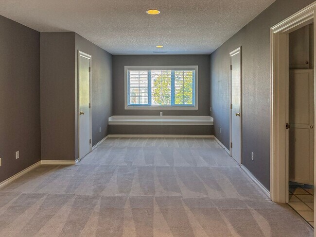 Building Photo - 9137 NW McKenna Dr