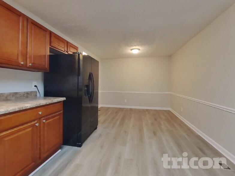Building Photo - 4211 Clearview Dr