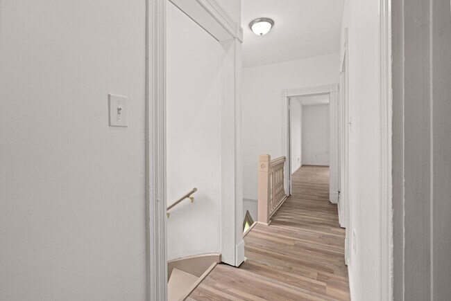 Building Photo - Stunning 4 bedroom home in Perry South available now!