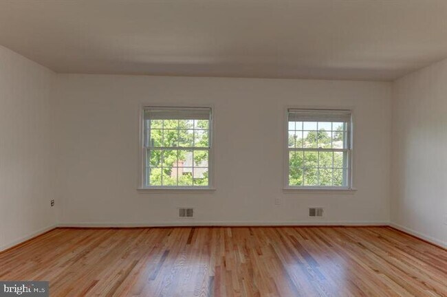 Building Photo - 6667 McLean Dr