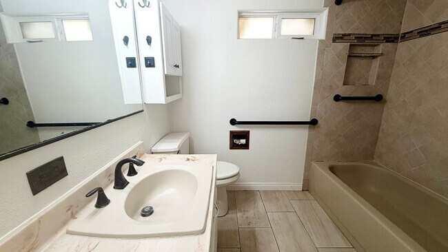 Building Photo - 22684 Minona Dr