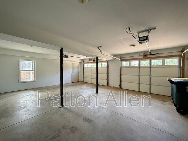 Building Photo - 207 Riverside View Dr