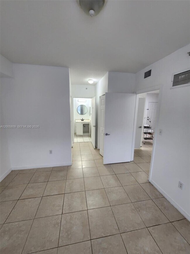 Building Photo - 11060 SW 196th St