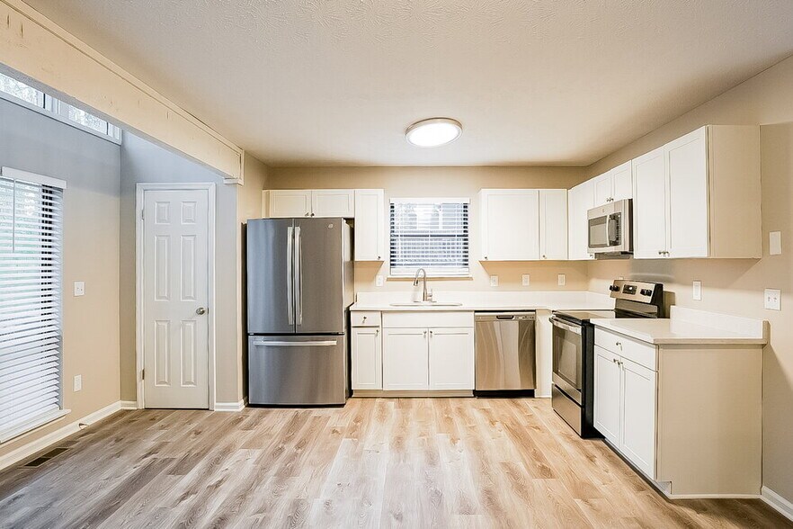 Building Photo - 6826 Creekwood Dr