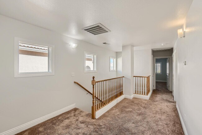 Building Photo - 5 Bedroom in Silverado Ranch!