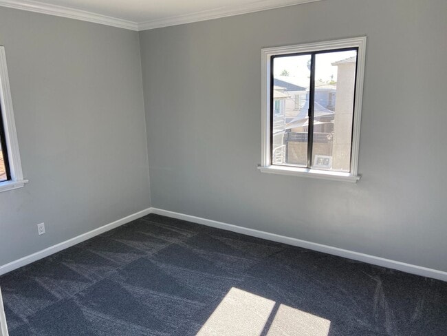 Building Photo - Newly Remodeled 2 Bedroom, 1 Bathroom in Kensington! Washer/Dryer in Unit!