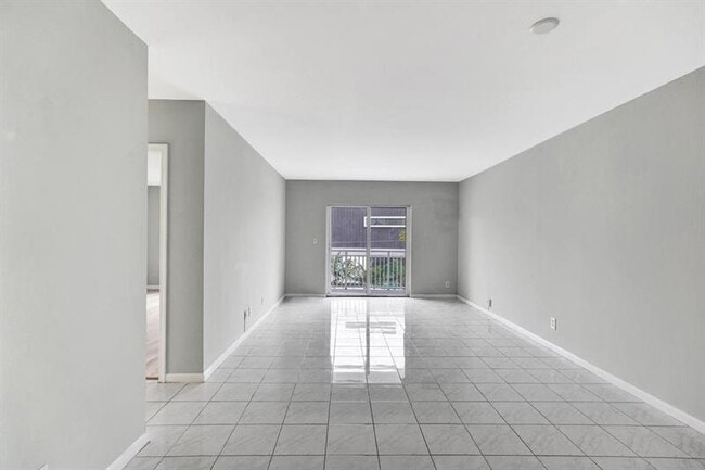 Building Photo - 200 S Birch Rd