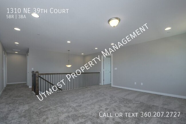 Building Photo - 1310 NE 39th Ct