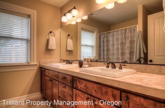 Building Photo - 4 br, 2.5 bath House - 1533 Brokenwheel Co...