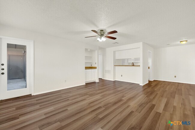 Building Photo - 1202 Thorpe Ln