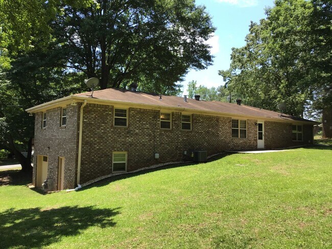 Building Photo - Chapel Hill!