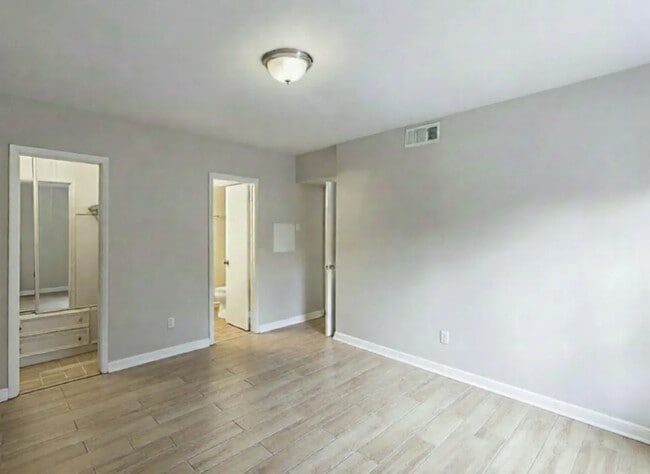 Building Photo - 2822 Briarhurst Dr