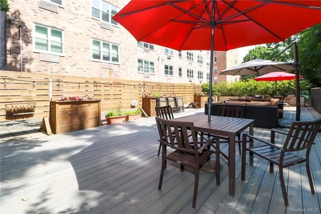 Building Photo - 2 Old Mamaroneck Rd