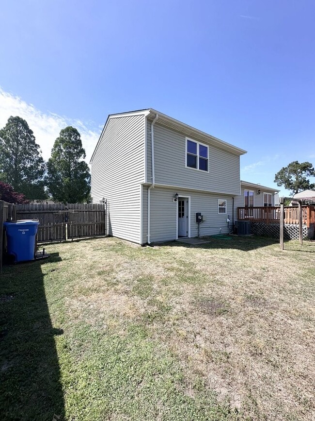Building Photo - Charming Updated Home in Prime Chesapeake Location – Spacious Layout & Modern Touches!
