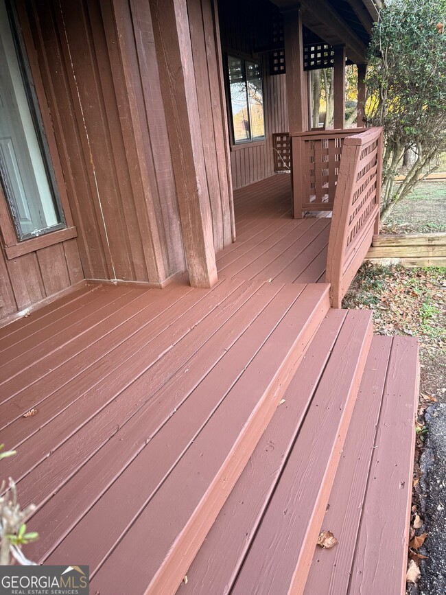 Building Photo - 20 Fairway Ln