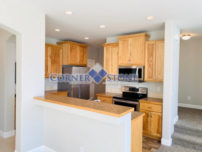 Building Photo - Wonderful Home In Middleton with 3 Car Garage!