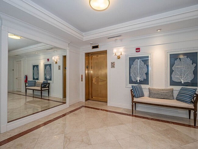 Building Photo - 801 N Swim Club Dr