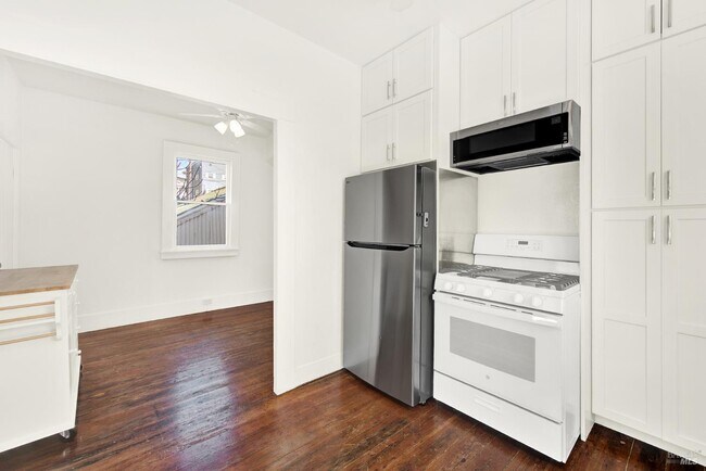 Building Photo - 520 Indian Aly