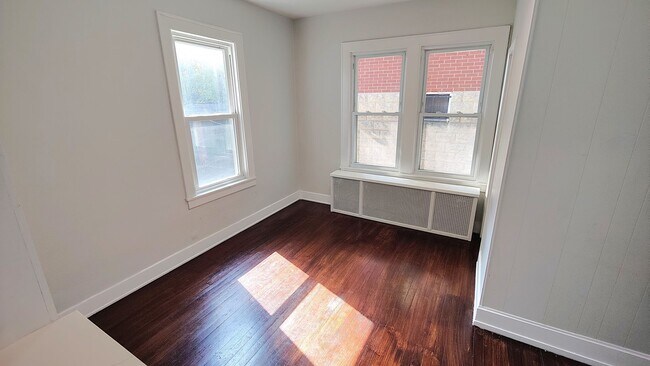 Building Photo - 542 N Fairmount St