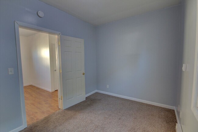Building Photo - 123 3rd St