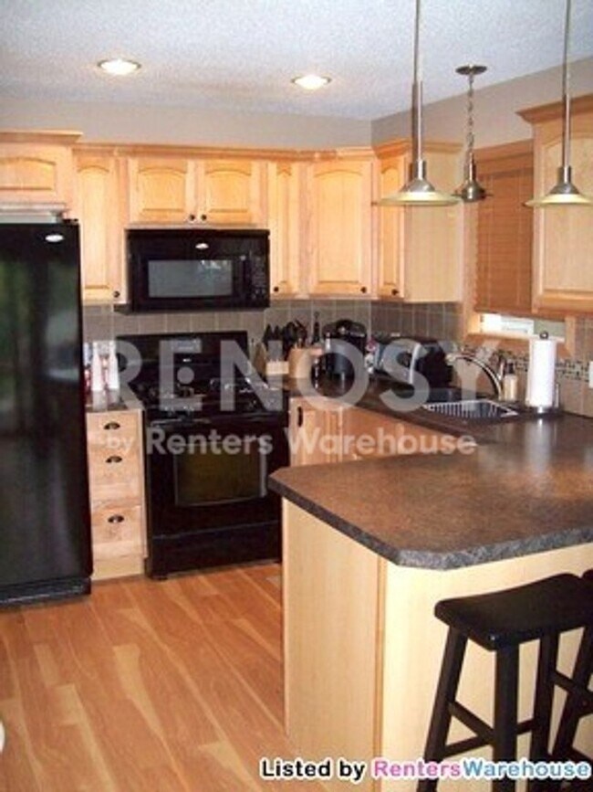 Building Photo - Stunning 4BD/2BA Home in Robbinsdale!