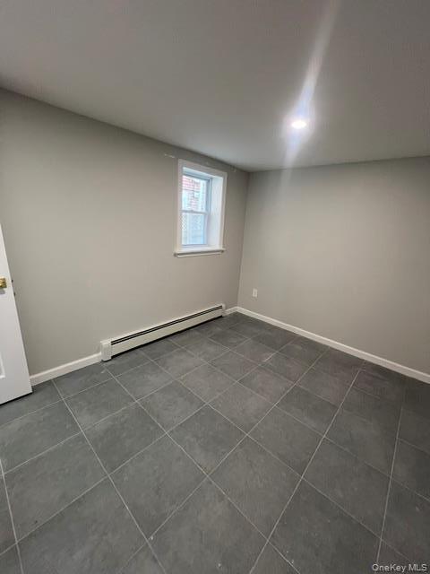 Building Photo - 2524 Tenbroeck Ave