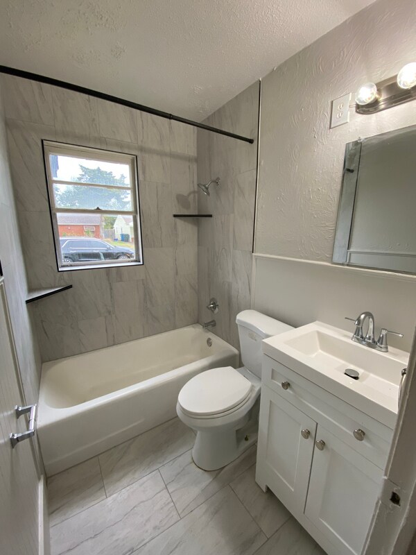 Building Photo - 2119 Pearson Dr