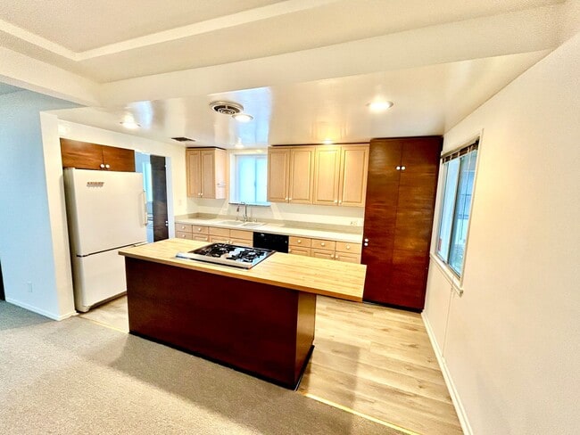 Building Photo - 3 Bed 2 Bath House