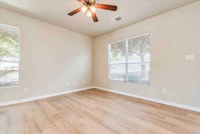 Building Photo - 2924 Bond Dr