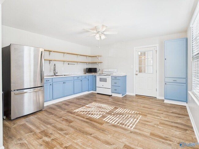 Building Photo - 2104 Levert St NE