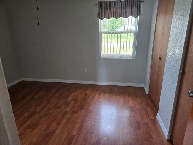 Building Photo - 4870 SW 147 Loop