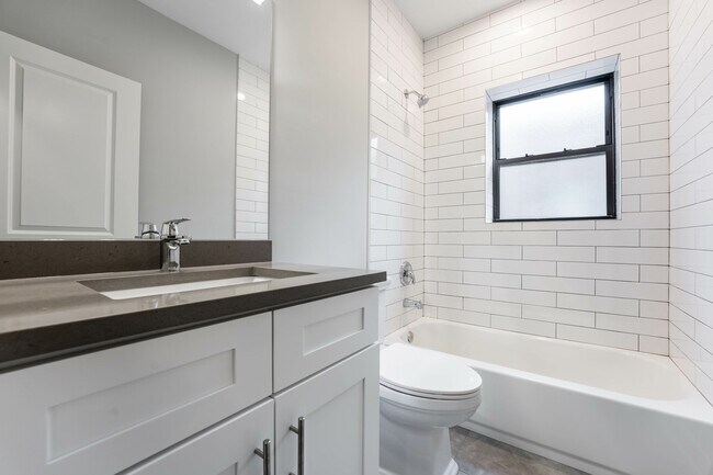 Building Photo - 2115 N Sedgwick St