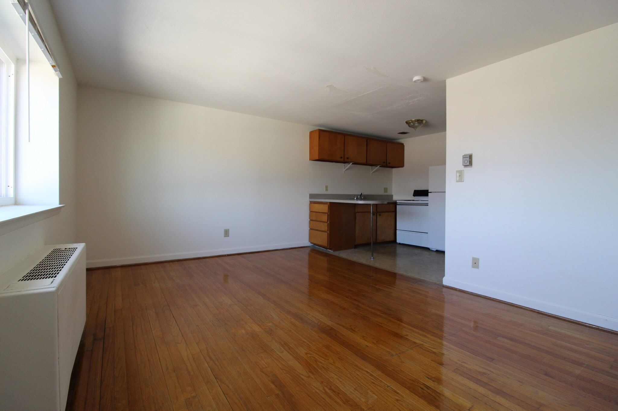 Building Photo - 484 Tolland St