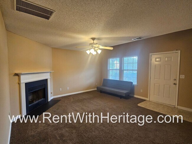 Building Photo - GORGEOUS LAKE VIEW HOME IN POPULAR LAKERIDGE SUBDIVSION! GREAT LOCATION - CLOSE TO EVERYTHING