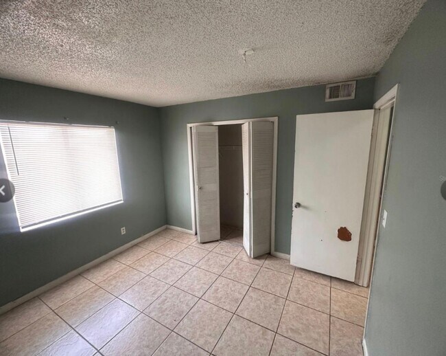 Building Photo - 5213 Via Hacienda Cir