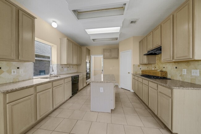Building Photo - 17610 Forest Haven Trail